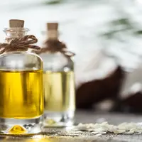 Ilustrasi body oil. (c) VadimVasenin/Depositphotos.com