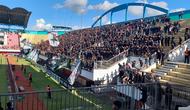 Suasana tribune selatan Stadion Maguwoharjo, Sleman, yang diisi suporter PSS Sleman, Brigata Curva Sud (BCS). (Bola.com/Ana Dewi)