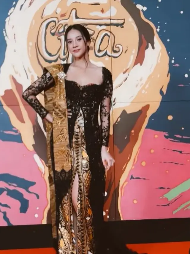 Anya Geraldine di red carpet FFI 2022. (Instagram/anyageraldine)