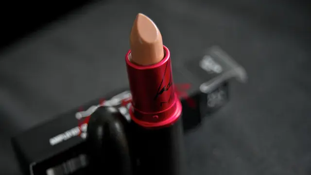 ilustrasi lipstik
