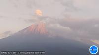 Gunung Semeru di Lumajang Jatim kembali erupsi pada Sabtu pagi (16/8/2025), pukul 05.37 WIB. (Liputan6.com/ Dok PVMBG)