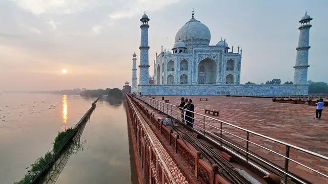 Banjir Efek Perubahan Iklim Landa India, Tenggelamkan Taman di Kompleks Taj Mahal