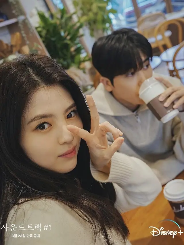 Potret Han So Hee dan Park Hyun Sik