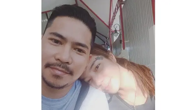 Resmi Dilamar, Ini 6 Potret Mesra Sheila Marcia Bareng Kekasih