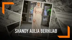 Shandy Aulia memilih bersikap terbuka dengan adanya perbedaan agama di keluarganya. Hal inilah yang mendasari keputusannya tampil berhijab saat menghadiri acara buka bersama keluarganya.