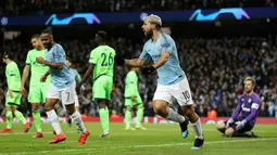Selebrasi striker Manchester City Sergio Aguero usai usai mencetak gol ke gawang Schalke dalam leg kedua babak 16 besar Liga Champions di Etihad Stadium, Manchester, Selasa (12/3). City membantai Schalke 7-0. (Martin Rickett/PA via AP)