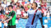 Winger AC Milan, Noah Okafor, menyumbangkan satu gol saat timnya bermain 3-3 kontra Sassuolo pada laga pekan ke-32 Serie A di&nbsp;MAPEI Stadium - Citt&agrave; del Tricolore, Minggu (14/4/2024) malam WIB. (AFP/Piero CRUCIATTI)