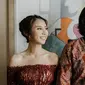 Beberapa waktu lalu Joshua Suherman dan Clairine Clay baru saja melangsungkan pertunangan. Keduanya tampil memesona dalam busana bernuansa merah. (Liputan6.com/IG/@jojosuherman)