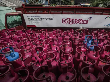 Gas elpiji terlihat di salah satu agen di Rawasari, Jakarta, Selasa (12/7/2022). Ditengah kenaikan harga gas LPG nonsubsidi seperti Bright Gas dan tabung elpiji 12 kg, Manajemen PT Pertamina Patra Niaga memastikan harga untuk LPG subsidi 3 kg tidak mengalami kenaikan atau tetap. (Liputan6.com/Faizal Fanani)