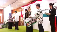24 sekolah dengan berbagai jenjang mulai dari Taman Kanak-Kanak sampai Sekolah Menengah Atas dari 24 Provinsi di Indonesia mendapatkan penghargaan sekolah sehat.