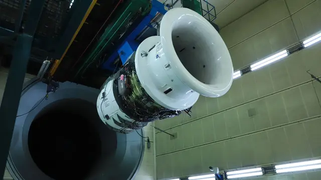 PT Pertamina (Persero) sukses melakukan uji statis bahan bakar pesawat ramah lingkungan, atau Sustainable Aviation Fuel (SAF) pada mesin jet CFM56-7B yang biasa digunakan pada pesawat komersil di fasilitas Test Cell milik GMF Aeroasia. (Dok Pertamina)