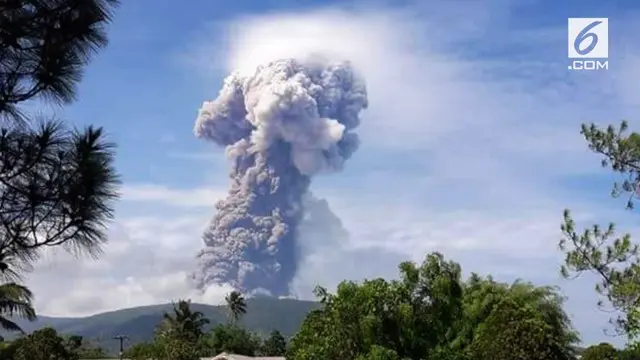 Gunung Soputan yang terletak di Kabupaten Minahasa Tenggara, Provinsi Sulawesi Utara, meletus pada Rabu, (3/10/2018) pukul 08.47 Wita.