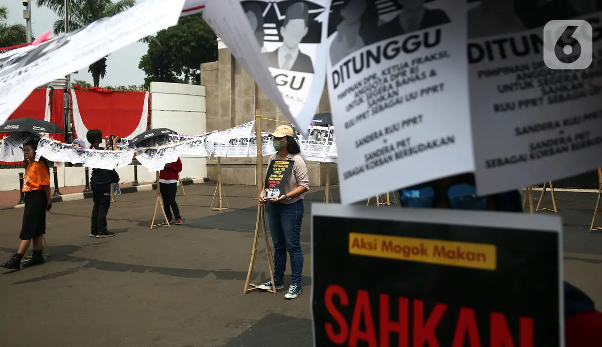 <p>"Mereka mengalami kekerasan secara psikis, mereka yang disekap, ditahan kemudian secara fisik dipukulin, ada kekerasan seksual, ada kekerasan secara ekonomi, kemudian ada juga paling besar korban trafficking," ucap Lita. (Liputan6.com/Johan Tallo)</p>
