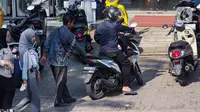 Nyaring Bunyi Peluit Juru Parkir Minimarket, Menagih Janji Pramono Berantas Pungli Jalanan