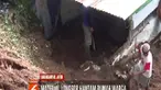 Selain menghancurkan dinding rumah warga, bencana tanah longsor juga mengakibatkan Suginem, salah satu warga Drojo, Desa Puntukrejo, Kecamatan Ngargoyoso, mengalami patah tulang.