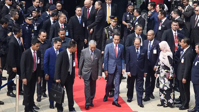Keakraban Jokowi dan PM Mahathir di Malaysia