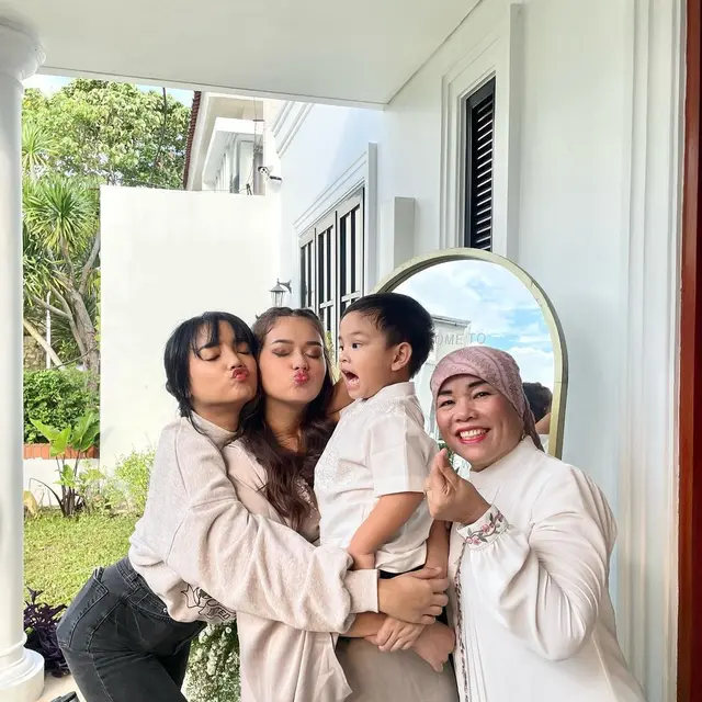 Haji Faisal Ikut Tanggapi, Ini 6 Potret Kedekatan Rebecca Klopper dan Orangtua Fadly Faisal