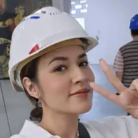 Gaya Raisa Kenakan Helm Proyek, credit: @raisa6690.