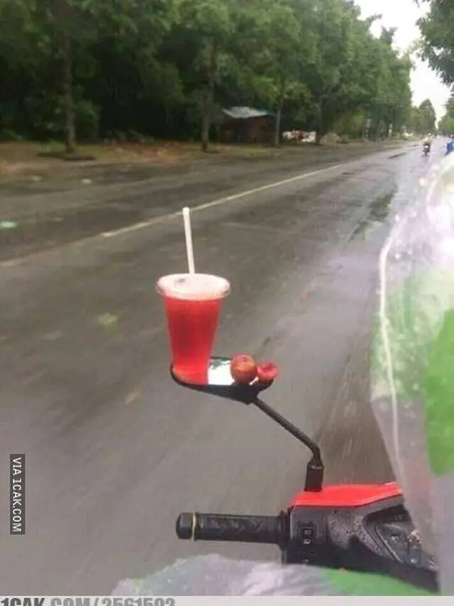 6 Gaya Bawa Barang di Motor yang Tak Boleh Ditiru