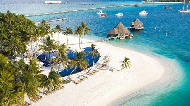 Maldives atau Maladewa salah satu resort nya