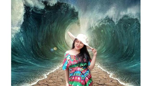 Wanita Ini Minta Fotonya Diedit di Pantai, 5 Hasilnya Bikin Geleng Kepala