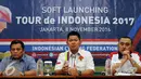 Ketua Umum PB ISSI, Raja Sapta Oktohari memberi keterangan saat soft launching Tour de Indonesia 2017 di Jakarta, Selasa (8/11). Rencananya, PB ISSI akan menjadikan Juli 2017 sebagai bulan bersepeda. (Liputan6.com/Helmi Fithriansyah)