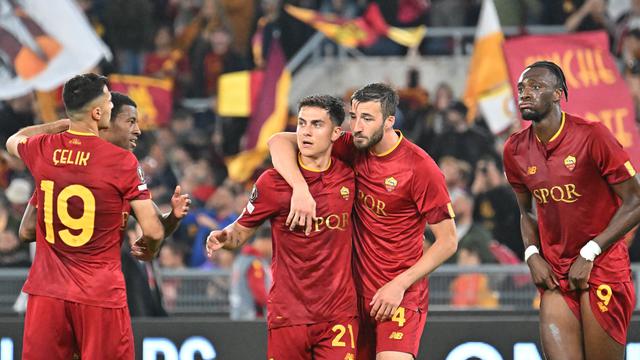 Perayaan gol pemain Roma saat menang atas Leverkusen di Liga Europa