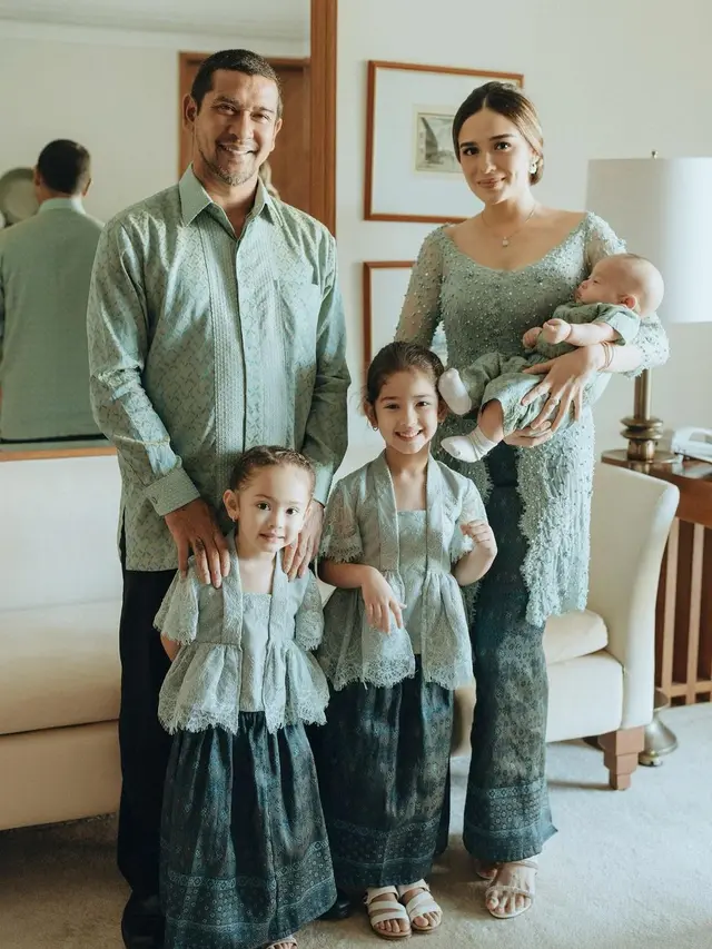 Yasmine Wildblood dan keluarga (Instagram/yaswildblood)