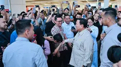 Naik Whoosh dari Cimahi, Prabowo Sapa Warga di Stasiun Halim