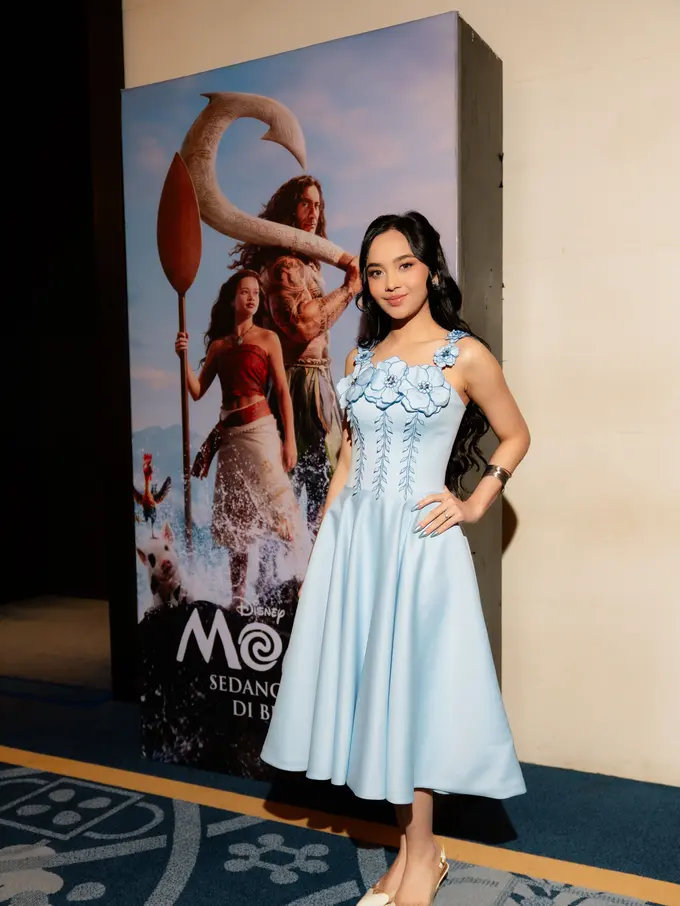 Lyodra membawakan lagu Sepanjang Jalan, OST Film Moana Live Action. (dok Disney Indonesia)
