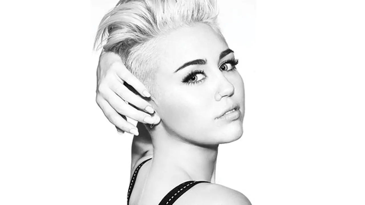 cyrus-131213b.jpg