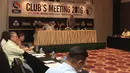 Suasana pertemuan antara klub-klub Indonesia Super League dan Divisi Utama membahas rencana Indonesia Soccer Championship. (Bola.com/Vitalis Yogi Trisna)