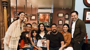 Lydia Kandou Dan Jamal Mirdad Tetap Kompak Meski Telah Resmi Cerai News Entertainment Fimela Com
