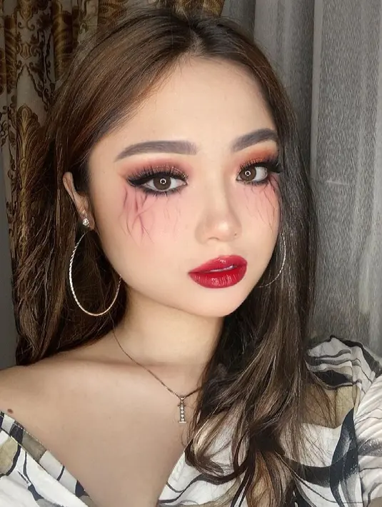 Sebelumnya, sang kekasih Indra Kenz sudah terlebih dahulu mendekam di tahanan kepolisian untuk menjalani pemeriksaan. (Foto: Instagram/ Vanessa Khong)