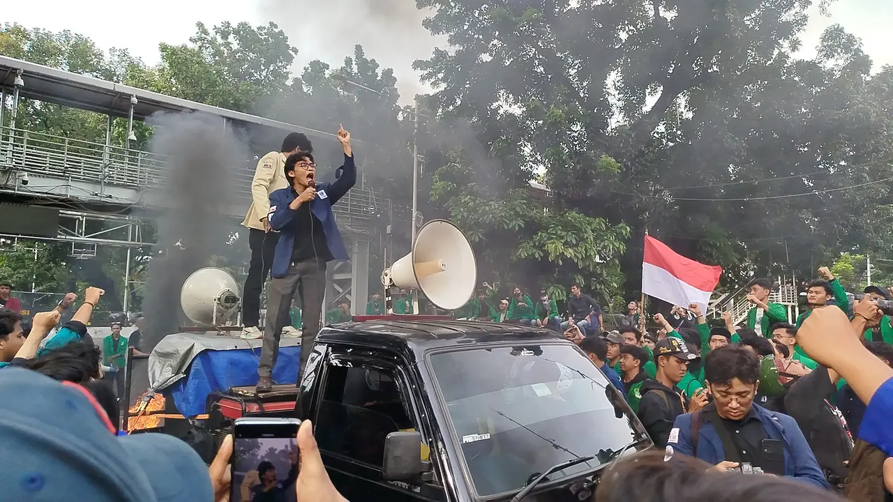 Aksi unjuk rasa di berlangsung di Patung Kuda Arjuna Wiwaha, Jakarta Pusat pada Kamis (20/2/2025).