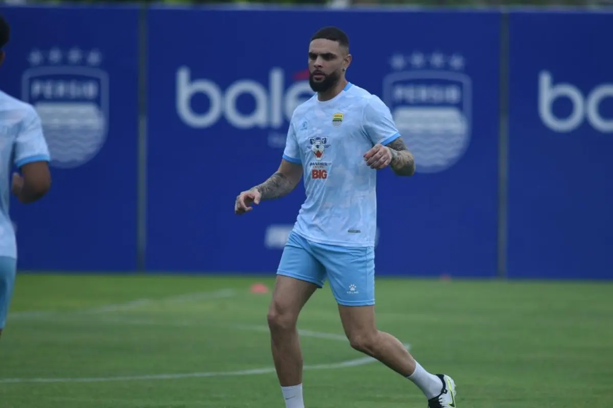 Persib Bandung, Layvin Marc Kurzawa