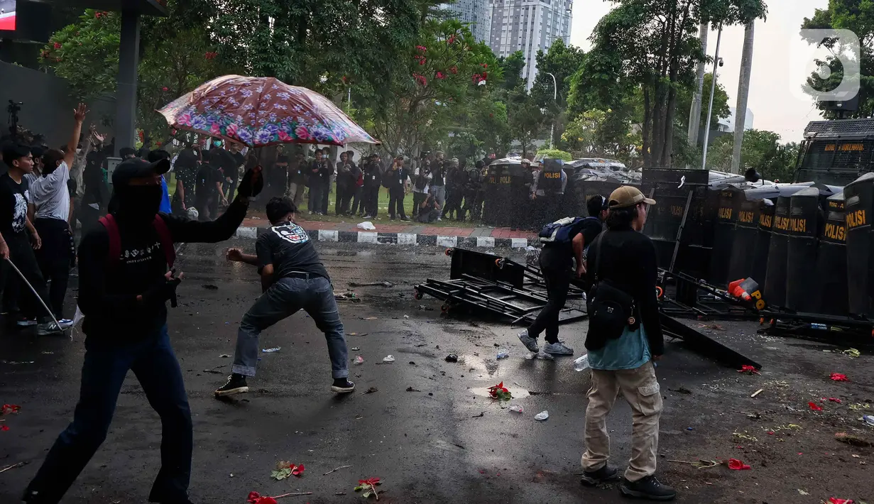 Sejatinya, pada hari ini Kamis (22/8/2024), DPR RI berencana untuk mengesahkan hasil revisi UU Pilkada dalam rapat paripurna. (Liputan6.com/Herman Zakharia)