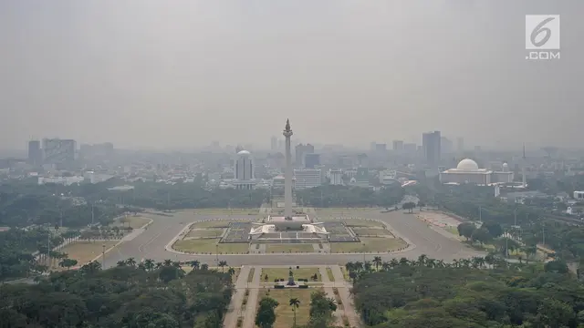Jakarta Diselimuti Kabut