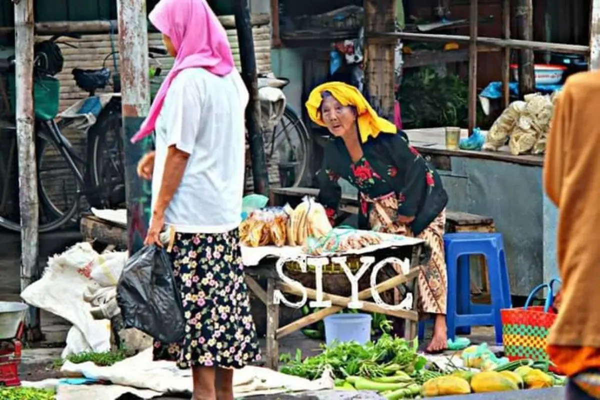 Belajar untuk Tak Mengenal Kata Lelah dari Mbok Muk