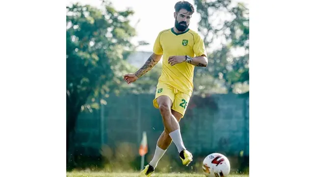 6 Potret Terbaru Aryn Williams Setelah Tiba di Surabaya, Semangat Latihan