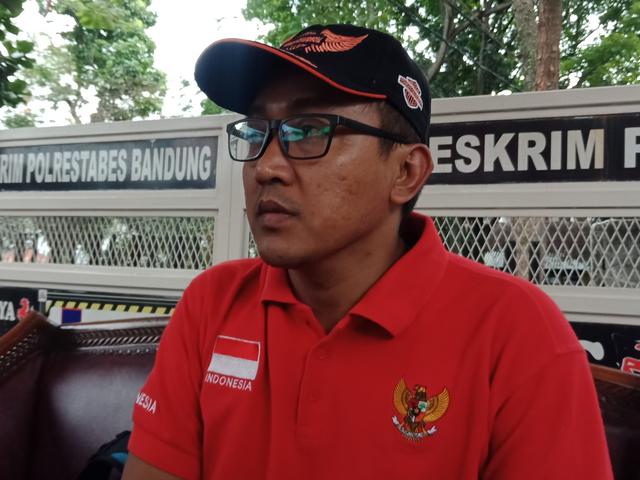 Teddy Pardiyana Ngaku Mendiang Lina Jubaedah Juga Kenal Wanita Berhijab Yang Karaoke Bersamanya Showbiz Liputan6 Com