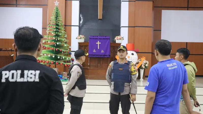 Kapolres Garut AKBP Dede Yudi Ferdiansyah langsung memimpin stelisisasi seluruh gereja di Garut, menjelang puncak perayaan Natal 2019