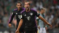 Striker Bayern Munchen, Harry Kane merayakan gol yang dicetaknya ke gawang Werder Bremen pada laga Liga jerman 2023/2024 di Bremen (18/8/2023). Harry Kane sementara menjadi striker termahal pada bursa transfer pemain musim panas 2023/2024. Ia dilepas Tottenham Hotspur ke Bayern Munchen dengan mahar 100 juta euro atau setara Rp1,6 triliun dengan durasi kontrak selama 4 tahun hingga 30 Juni 2027. (AFP/Ina Fassbender)