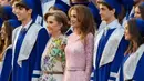 Gaya busana Ratu Rania ini bisa jadi inspirasi para ibu untuk tampil menawan yang effortless [@hm.queenrania]