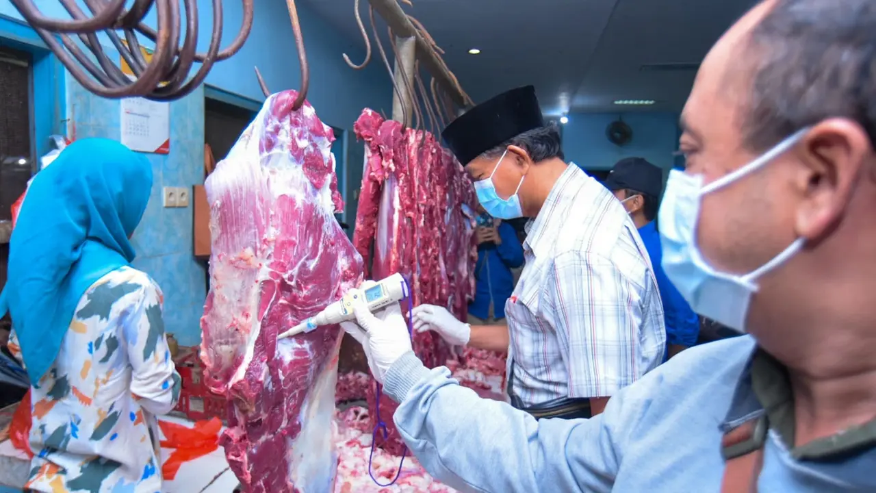 Dinas Pertanian dan Ketahanan Pangan Banyuwangi sidak daging sapi jelang lebaran (Istimewa)