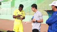 Liga 1: Hari Pertama Latihan di Arema FC, Abel Camara Bingung Cara Minum Air Kemasan