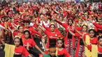 Ribuan penari membawakan 7 tari tradisional dalam rangka HUT ke-73 RI dan Asian Games 2018 saat CFD di Jakarta, Minggu (12/8). Kegiatan yang digagas Yayasan Belantara Budaya Indonesia mengusung tema Tunjukkan Indonesiamu. (Liputan6.com/Fery Pradolo)