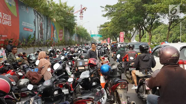 Ada Pertandingan Persija vs Persib, Parkir Liar Menjamur di Senayan