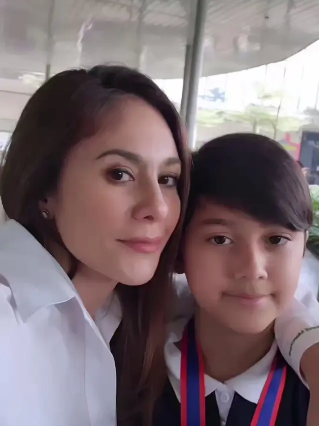 [Fimela] Kelulusan Anak Artis Indonesia