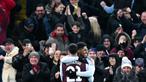 Aston Villa memastikan tempat di perempat final FA Cup setelah menang 2-0 atas Cardiff City. Ini adalah pertama kalinya mereka mencapai babak ini sejak 2015. (AFP/Oli Scarff)